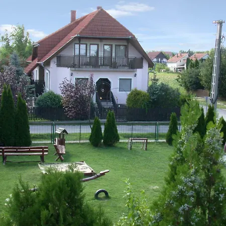 In Balatonmariafurdo/balaton 19390 Apartman